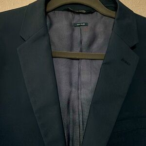 Perry Ellis very slim suit 42 regular jacket pants 32 x 30. Like new